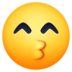 Facebook上的用微笑的眼睛亲吻脸emoji表情